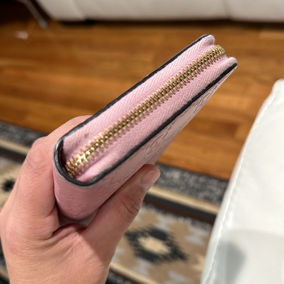 Authentic LEATHER GUCCI PINK WALLET! - Picture 7 of 17